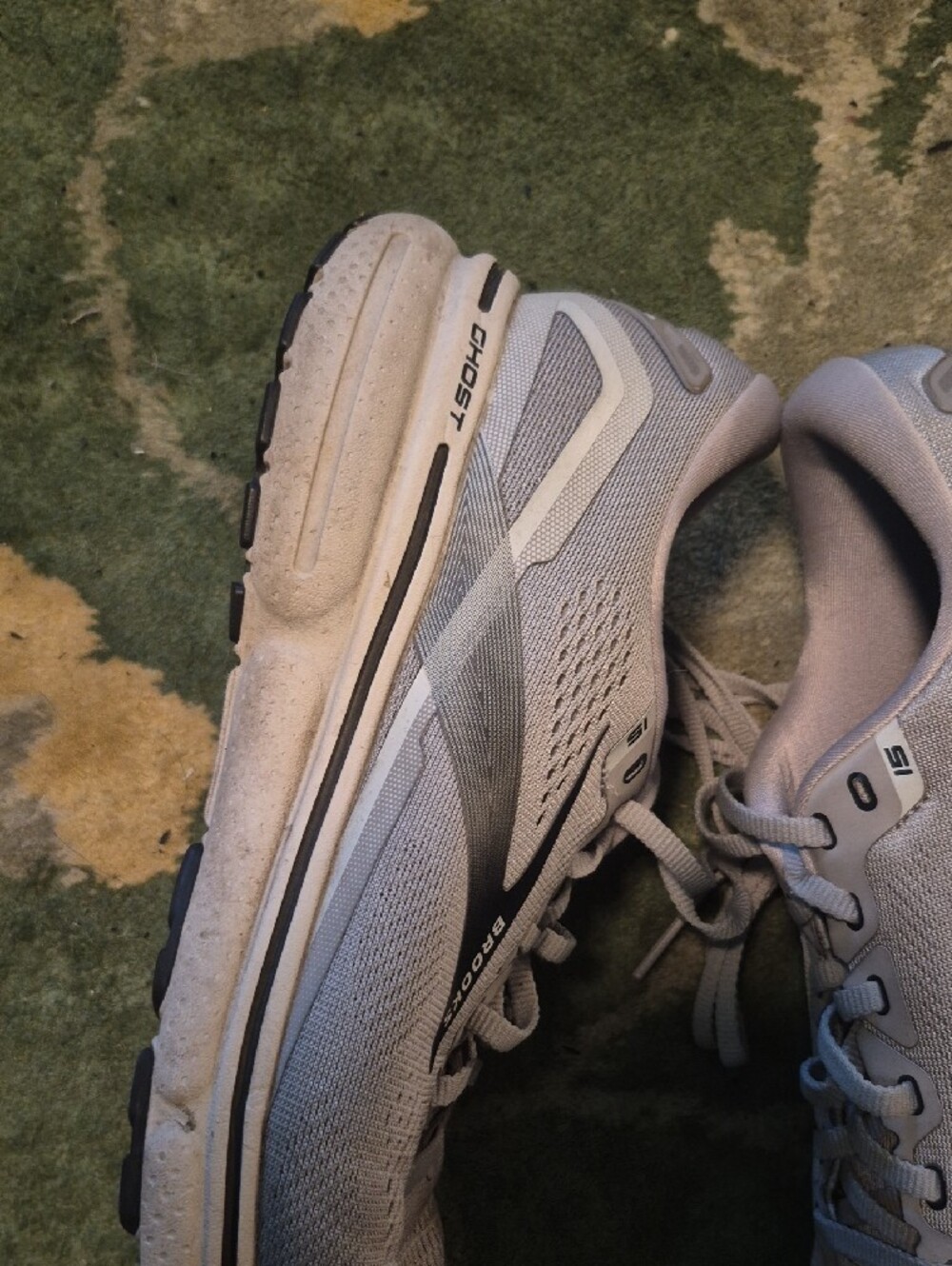 Brooks Men's Light Gray Lace-Up Running Shoes - Picture 10 of 12